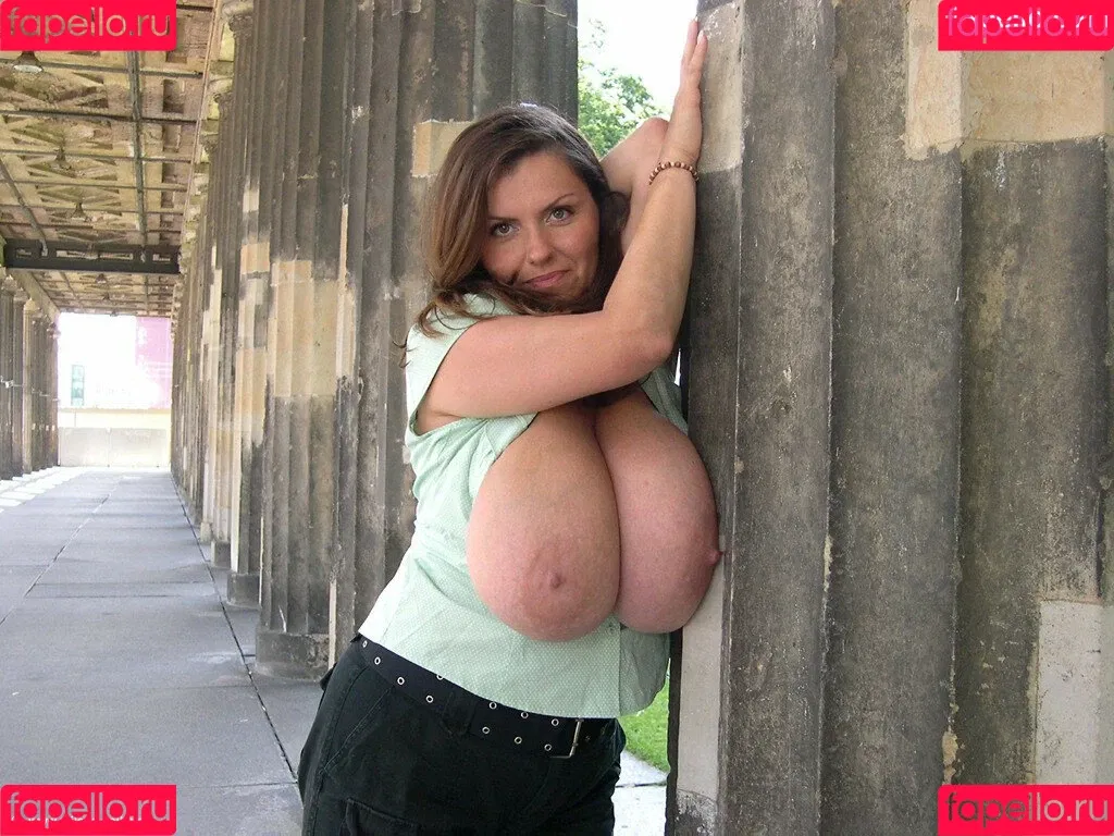 Milena Velba / milena_offical / ms.milenavelba / velbamilenaveronikalz Onlyfans Photo Gallery 