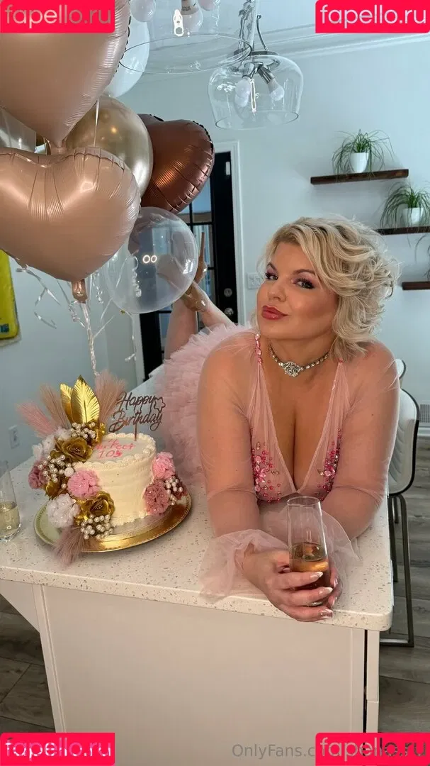 Chivelicious / martyloveswine Onlyfans Photo Gallery 