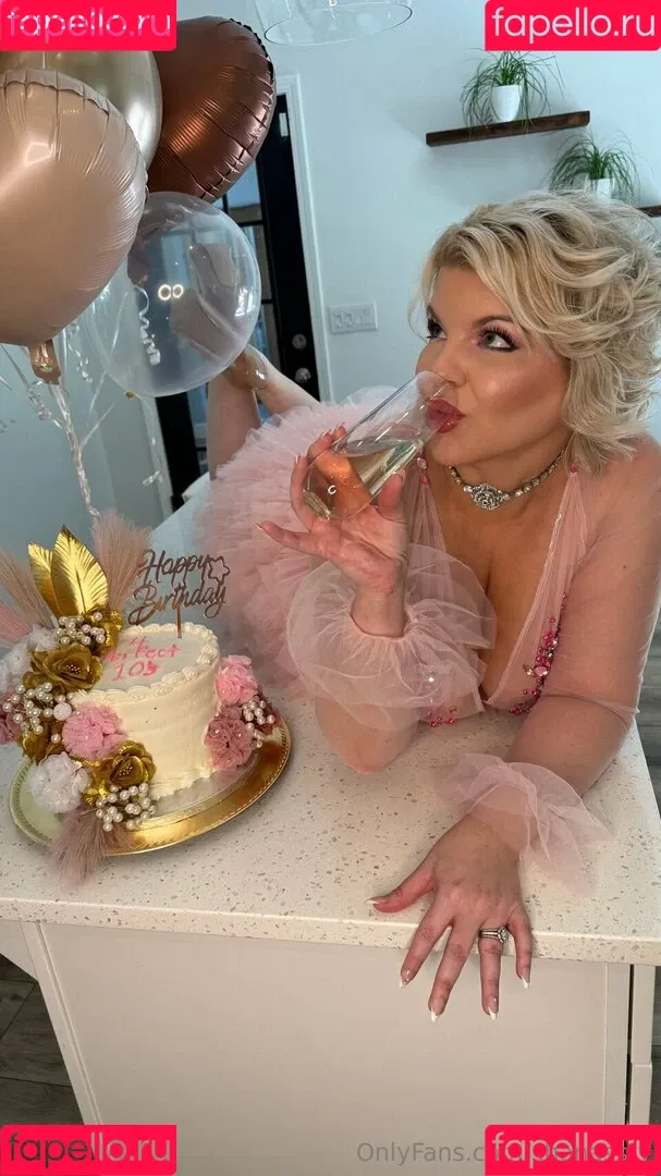 Chivelicious / martyloveswine Onlyfans Photo Gallery 