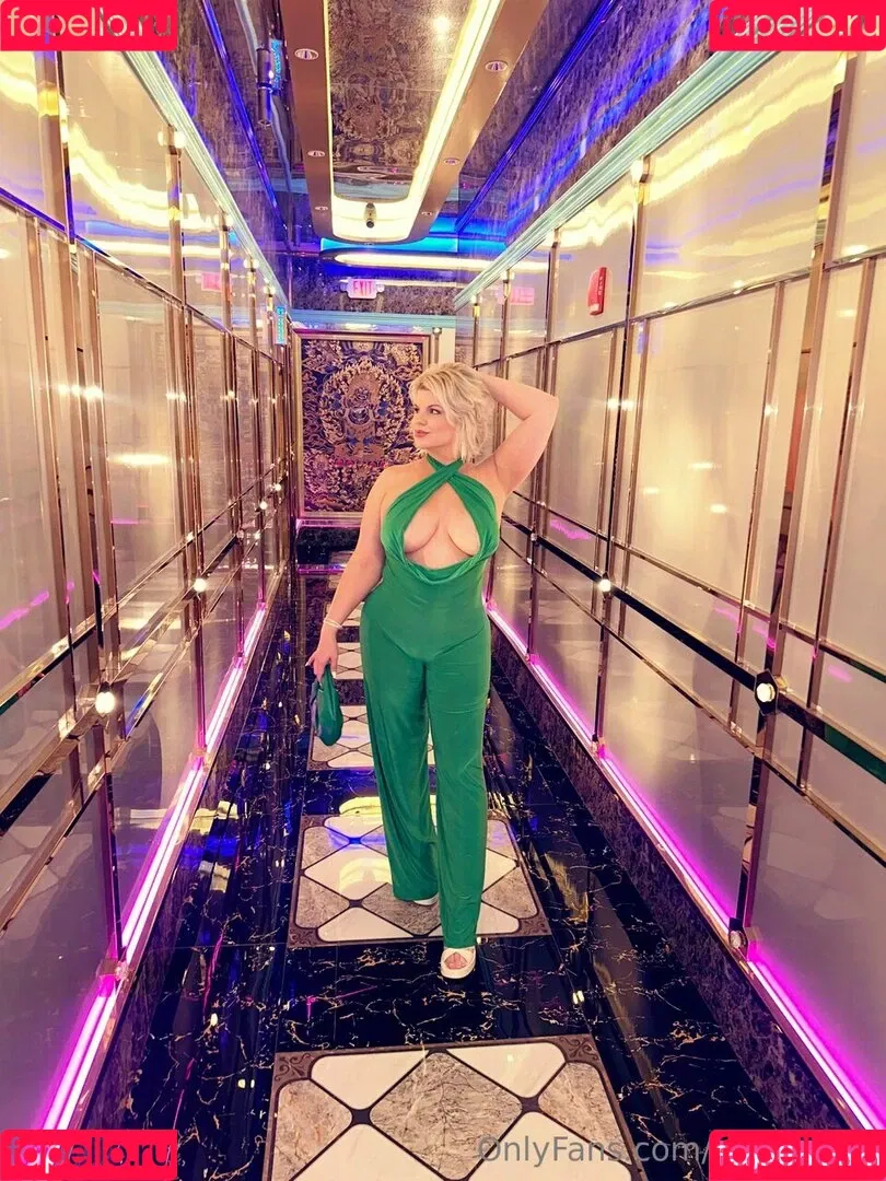 Chivelicious / martyloveswine Onlyfans Photo Gallery 