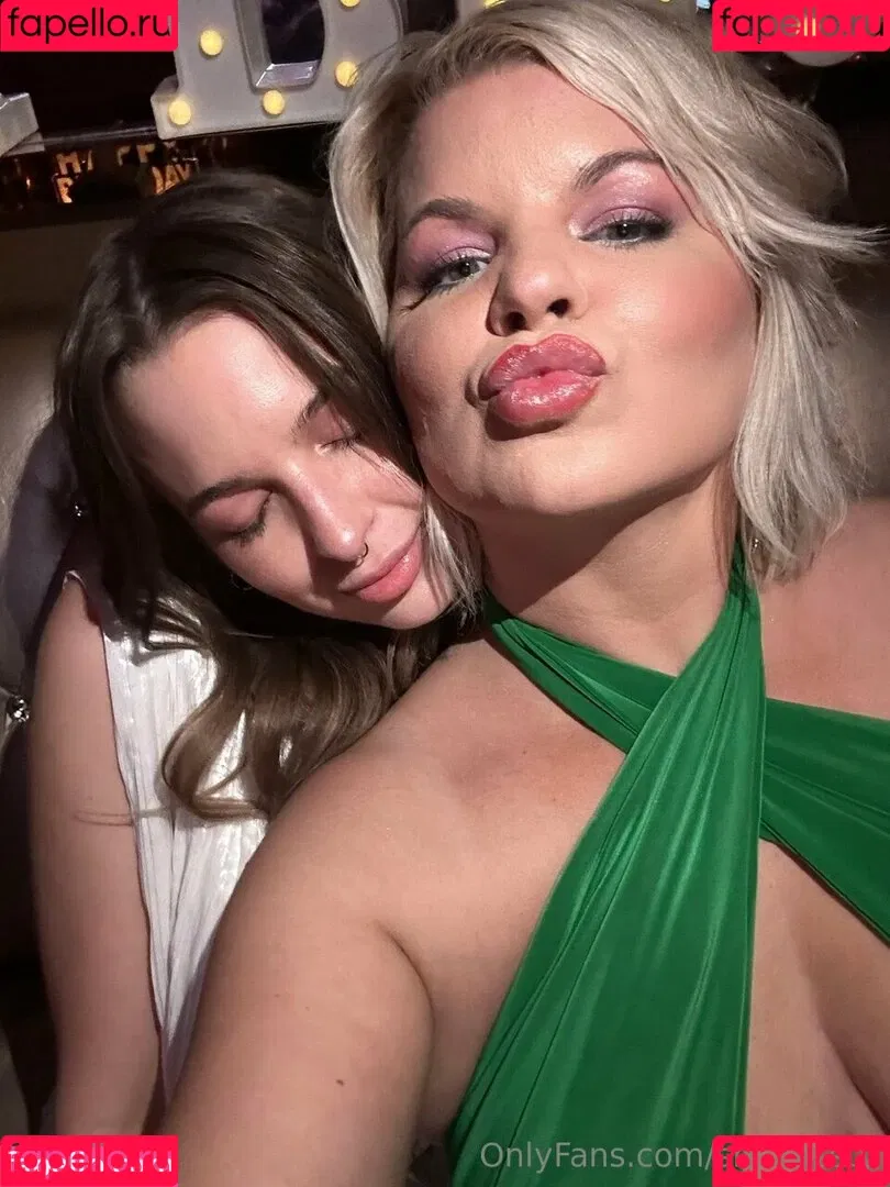 Chivelicious / martyloveswine Onlyfans Photo Gallery 