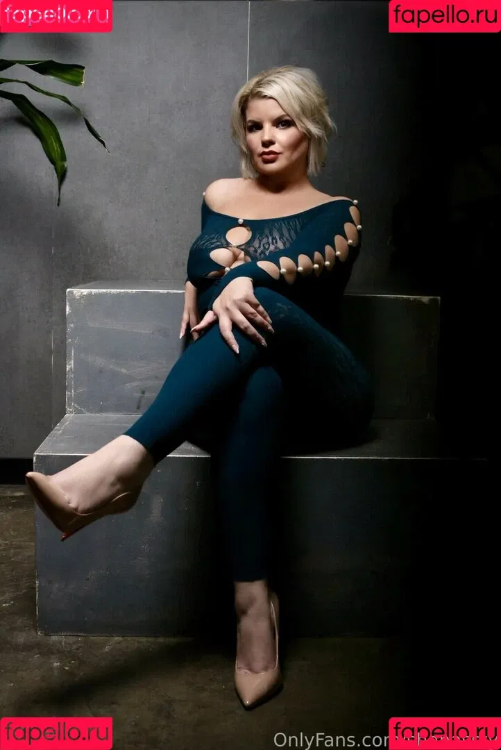 Chivelicious / martyloveswine Onlyfans Photo Gallery 