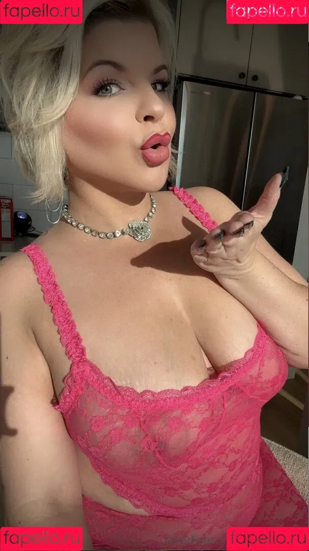 Chivelicious / martyloveswine Onlyfans Photo Gallery 