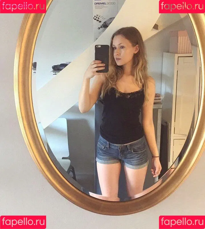 elina / yaboielina Onlyfans Photo Gallery 