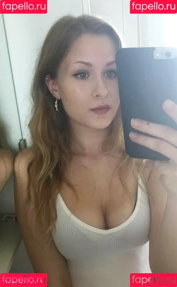 elina / yaboielina Onlyfans Photo Gallery 