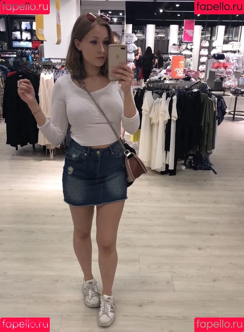 elina / yaboielina Onlyfans Photo Gallery 