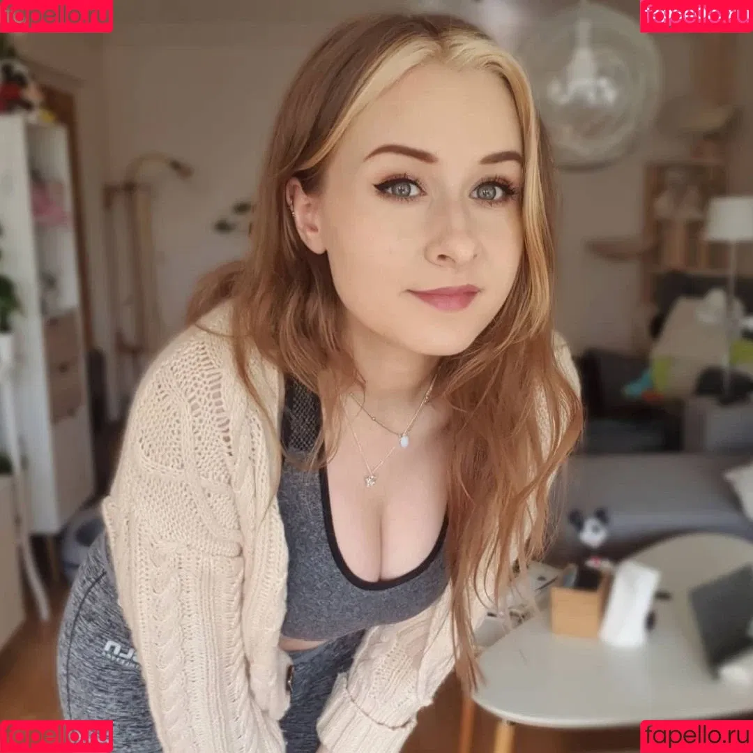 elina / yaboielina Onlyfans Photo Gallery 