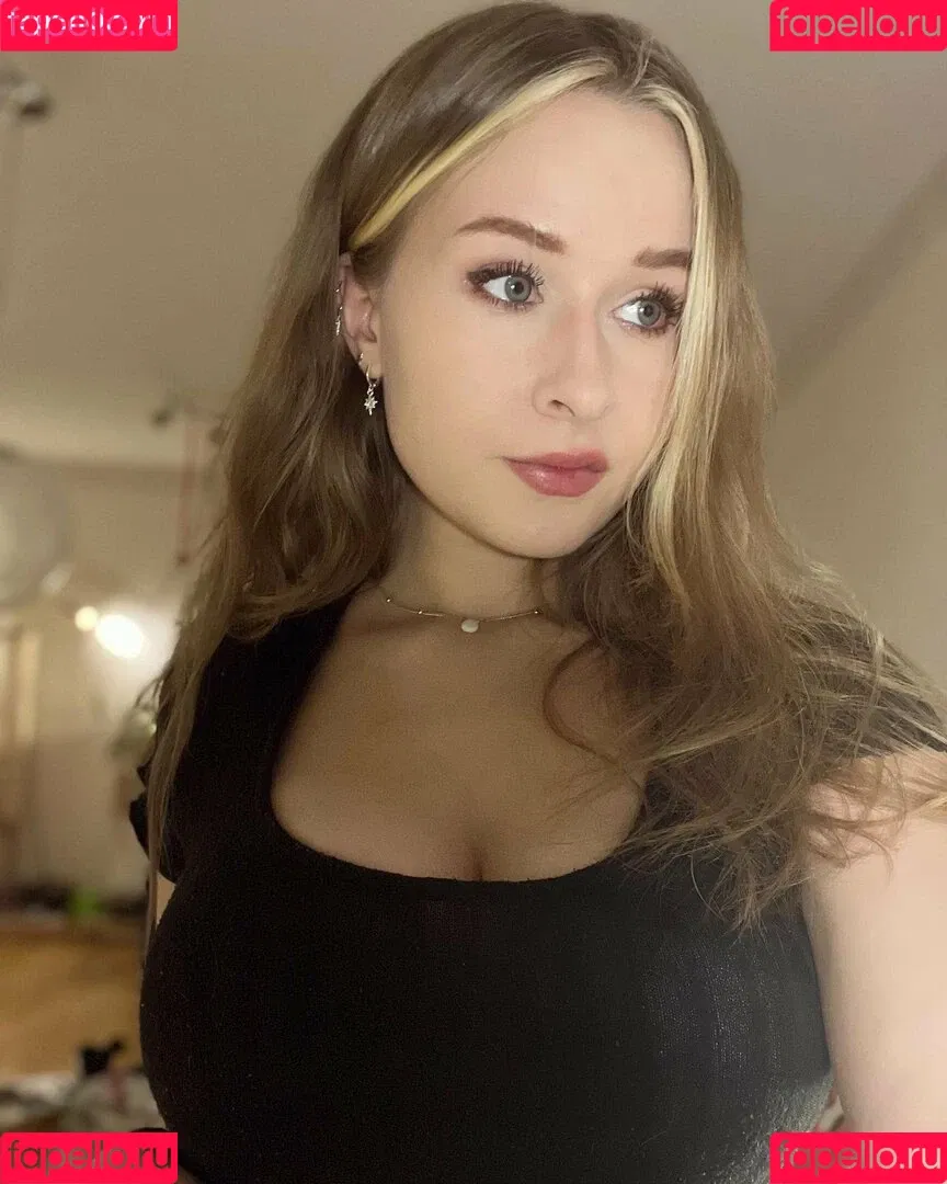 elina / yaboielina Onlyfans Photo Gallery 