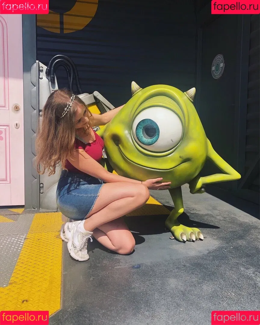 elina / yaboielina Onlyfans Photo Gallery 