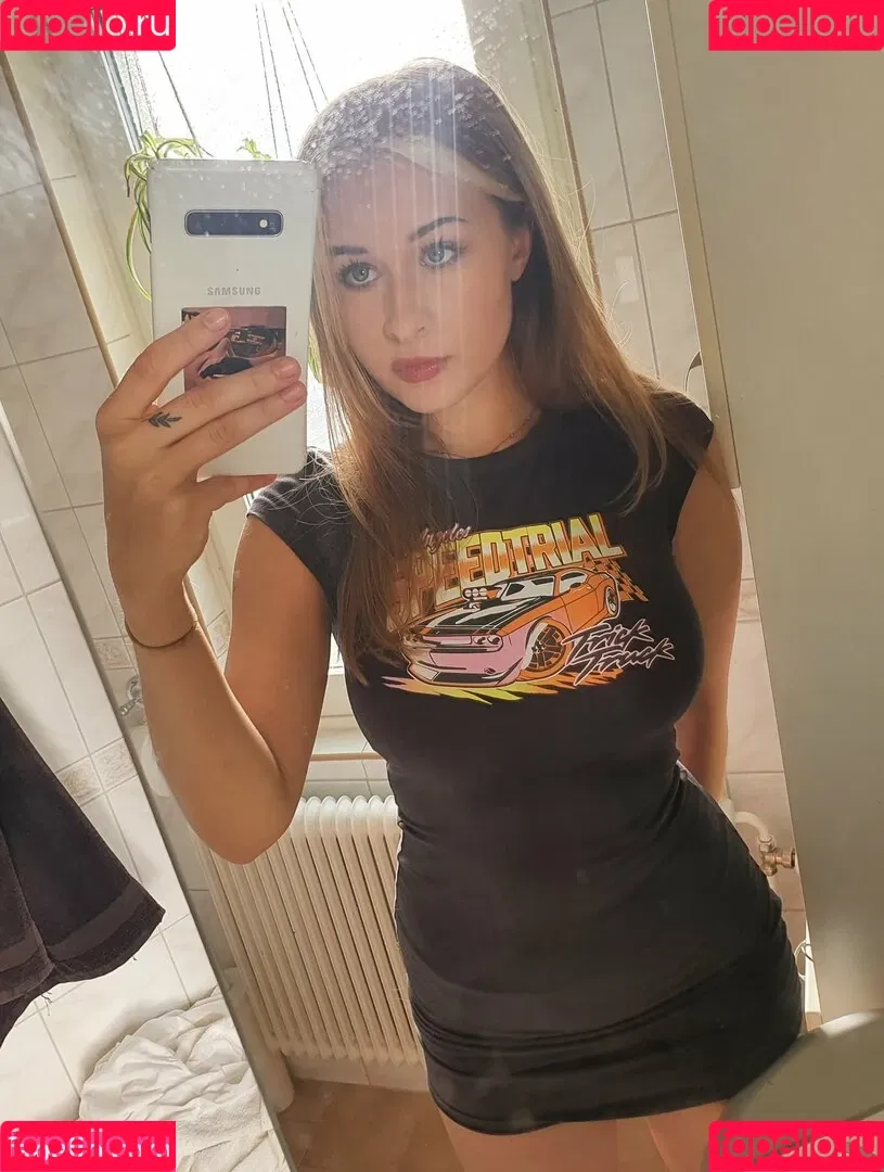 elina / yaboielina Onlyfans Photo Gallery 