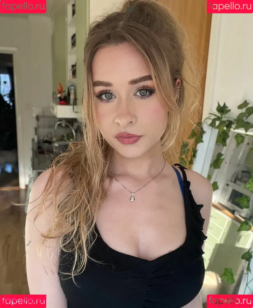 elina / yaboielina Onlyfans Photo Gallery 