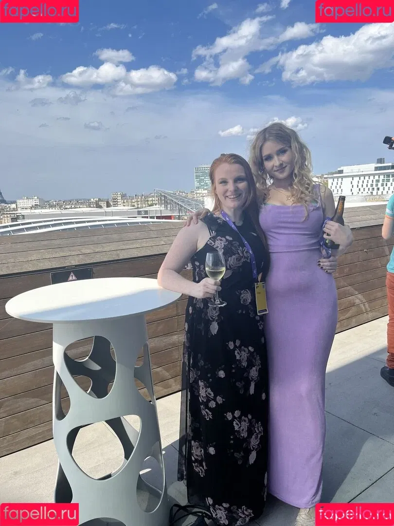 elina / yaboielina Onlyfans Photo Gallery 