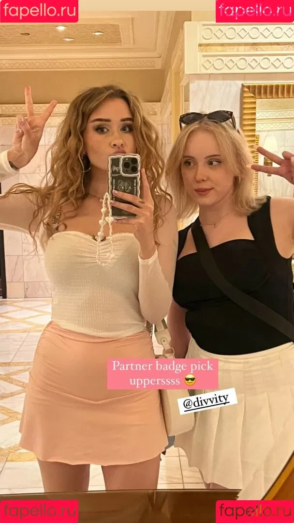 elina / yaboielina Onlyfans Photo Gallery 