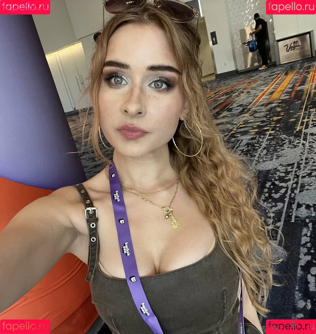 elina / yaboielina Onlyfans Photo Gallery 