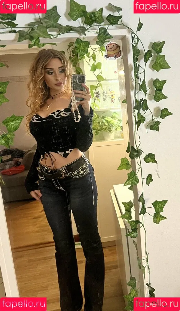 elina / yaboielina Onlyfans Photo Gallery 