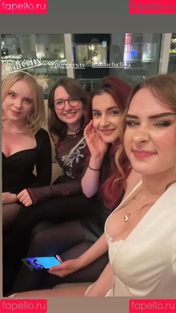 elina / yaboielina Onlyfans Photo Gallery 