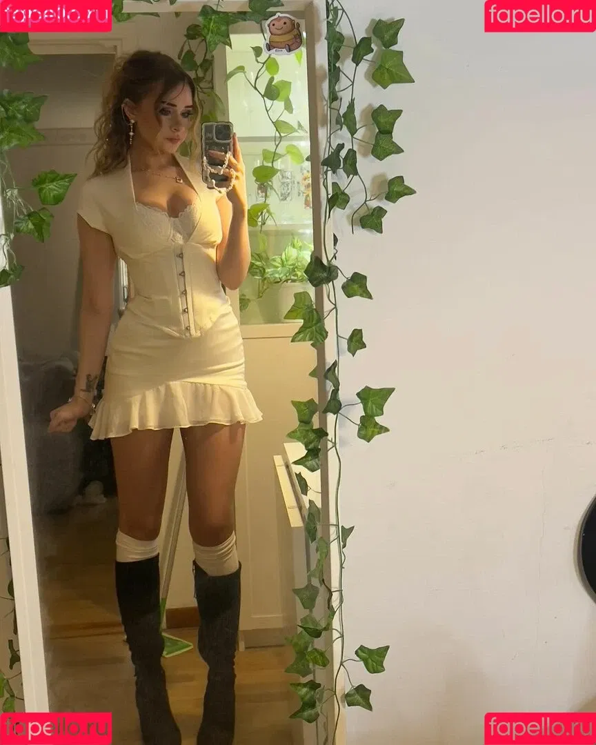 elina / yaboielina Onlyfans Photo Gallery 