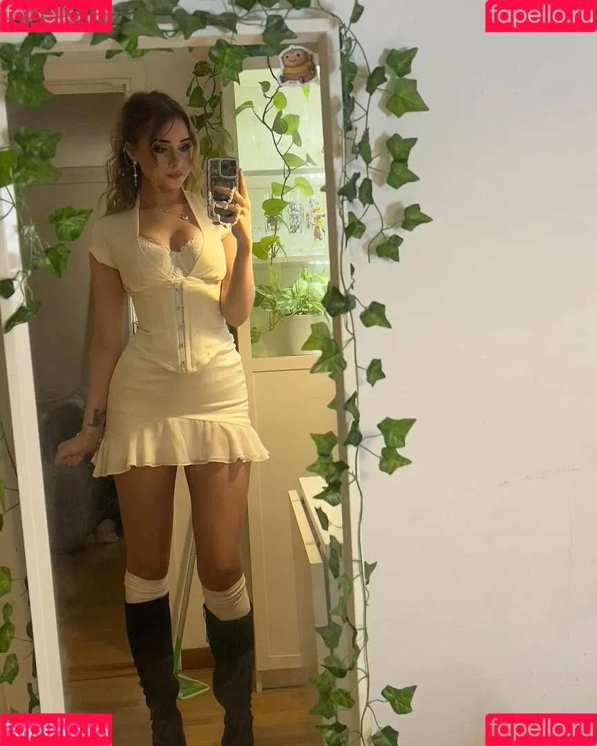 elina / yaboielina Onlyfans Photo Gallery 