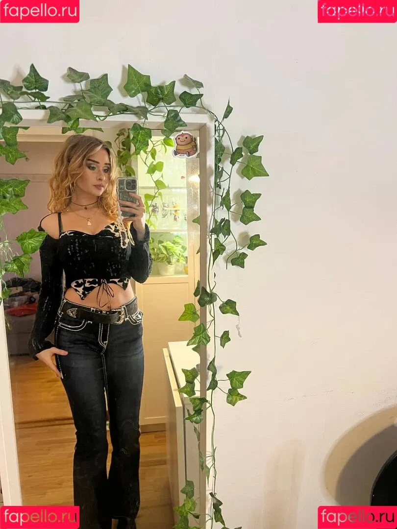 elina / yaboielina Onlyfans Photo Gallery 