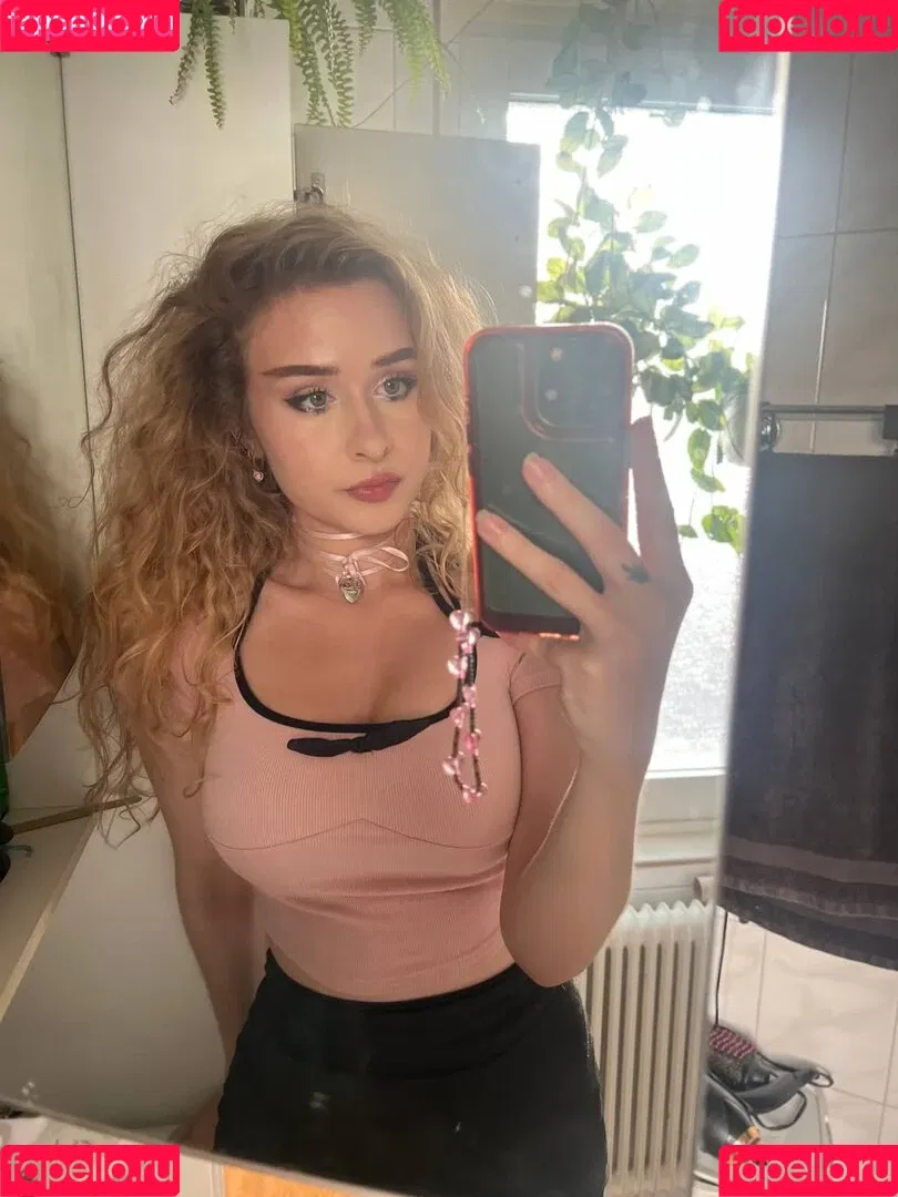 elina / yaboielina Onlyfans Photo Gallery 