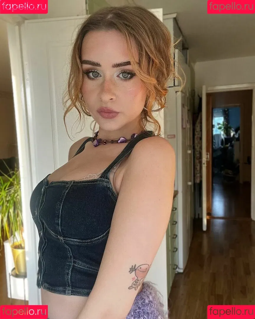 elina / yaboielina Onlyfans Photo Gallery 