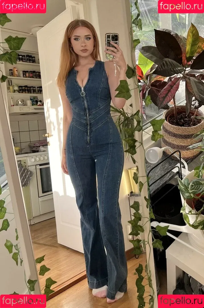 elina / yaboielina Onlyfans Photo Gallery 