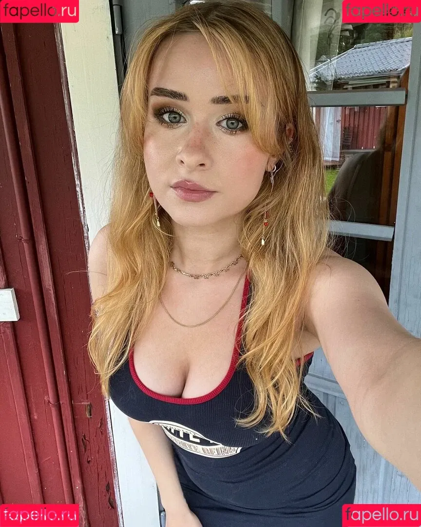 elina / yaboielina Onlyfans Photo Gallery 