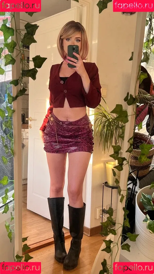 elina / yaboielina Onlyfans Photo Gallery 