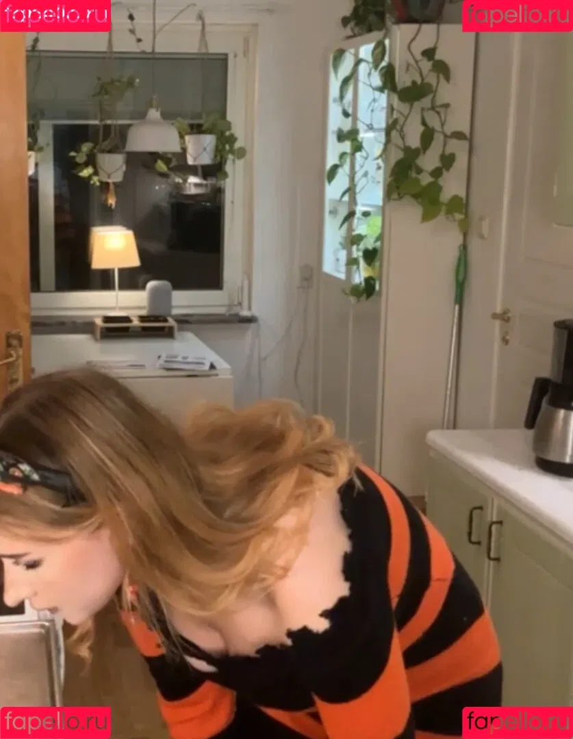 elina / yaboielina Onlyfans Photo Gallery 