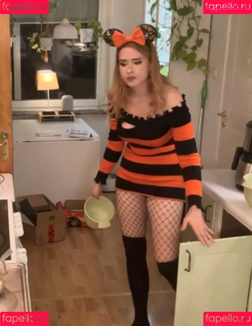 elina / yaboielina Onlyfans Photo Gallery 