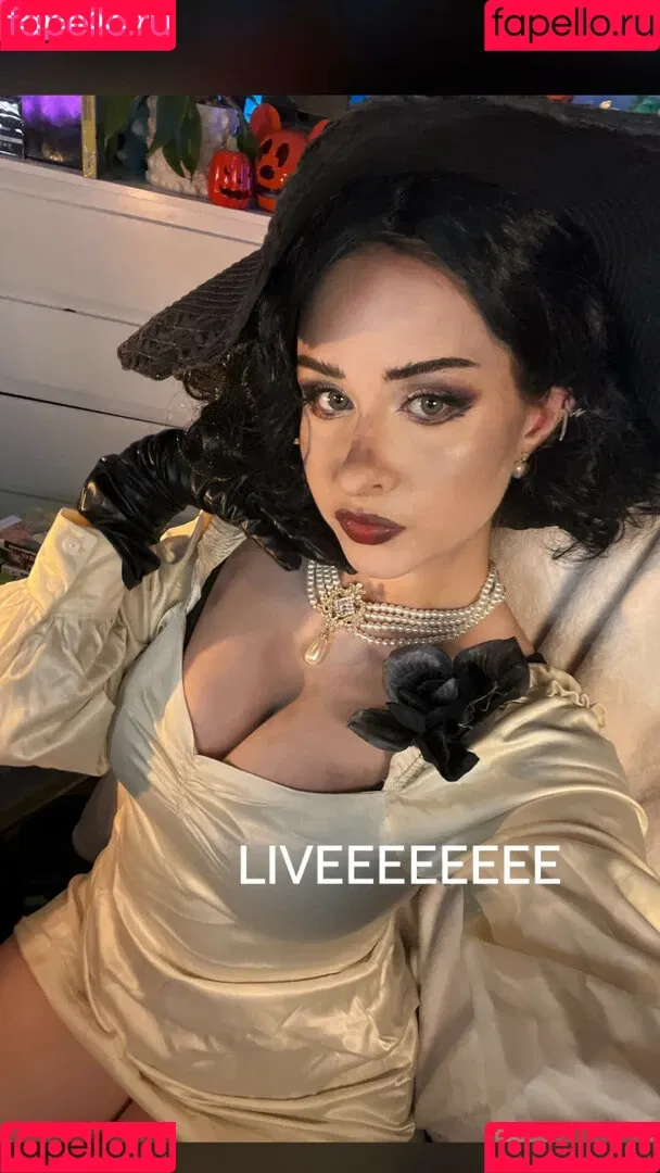 elina / yaboielina Onlyfans Photo Gallery 