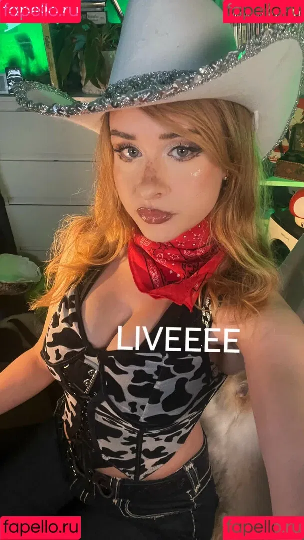 elina / yaboielina Onlyfans Photo Gallery 