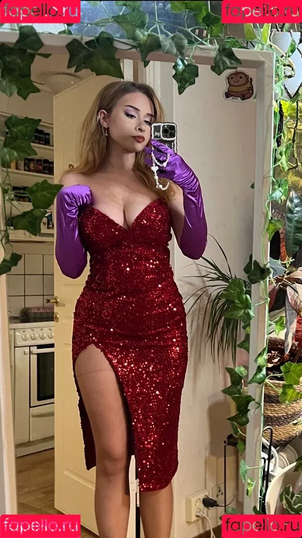 elina / yaboielina Onlyfans Photo Gallery 