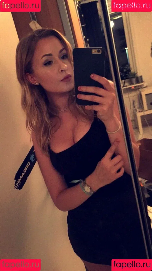 elina / yaboielina Onlyfans Photo Gallery 