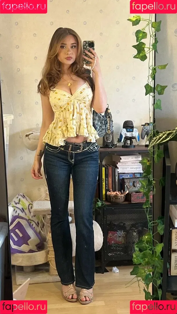 elina / yaboielina Onlyfans Photo Gallery 