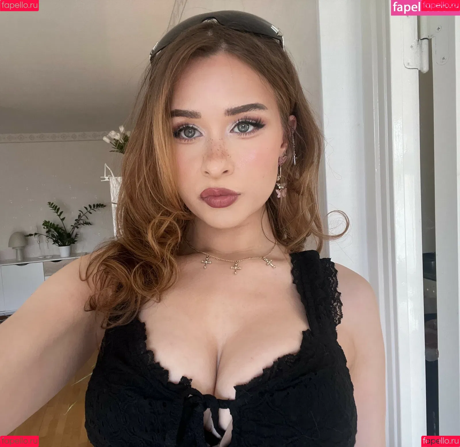 elina / yaboielina Onlyfans Photo Gallery 