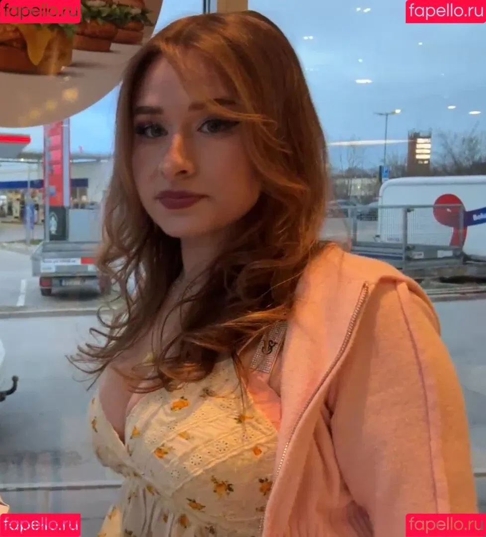 elina / yaboielina Onlyfans Photo Gallery 