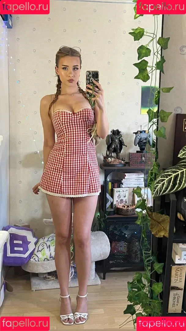 elina / yaboielina Onlyfans Photo Gallery 