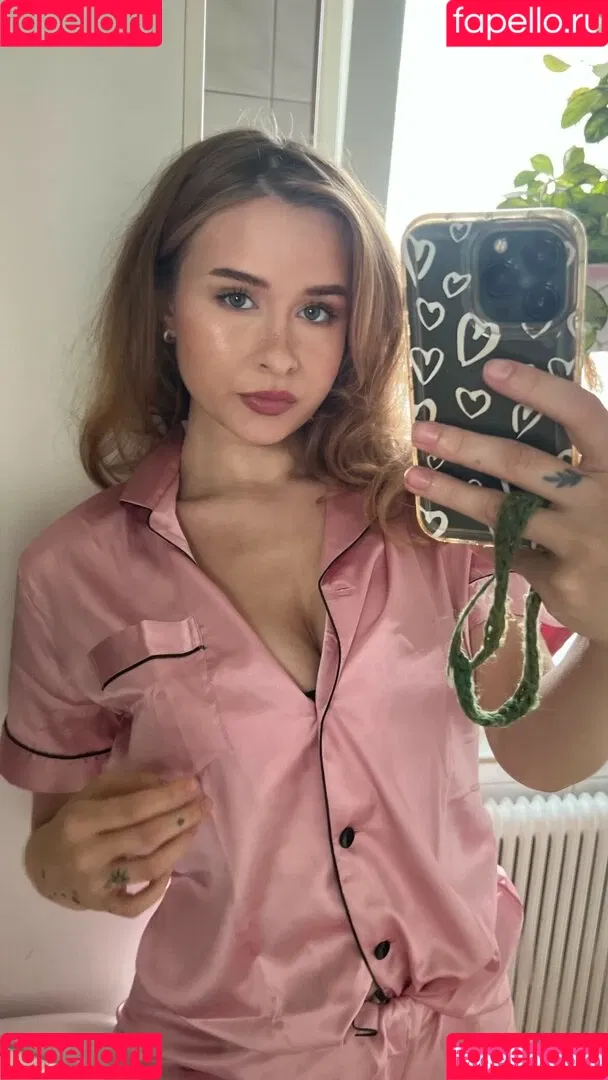 elina / yaboielina Onlyfans Photo Gallery 