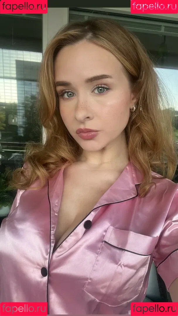 elina / yaboielina Onlyfans Photo Gallery 