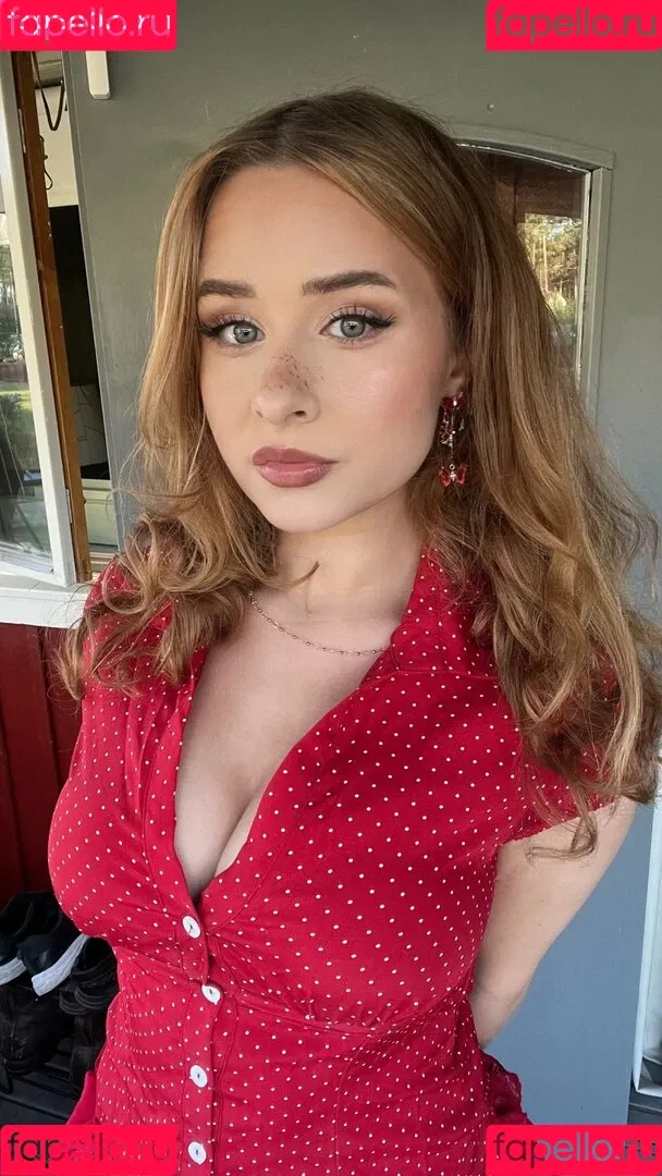 elina / yaboielina Onlyfans Photo Gallery 