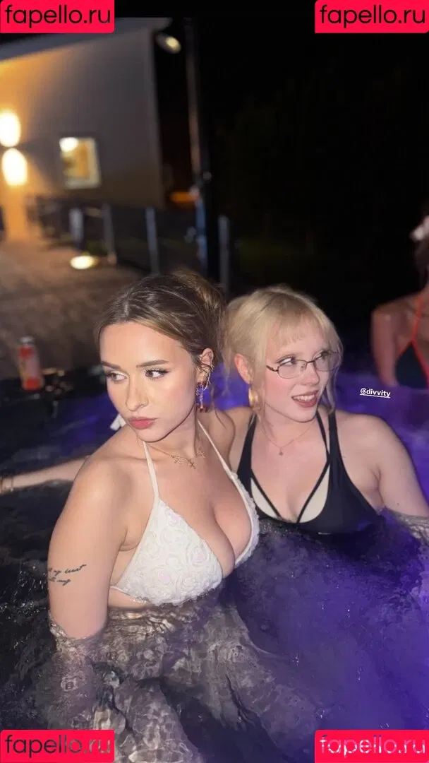 elina / yaboielina Onlyfans Photo Gallery 