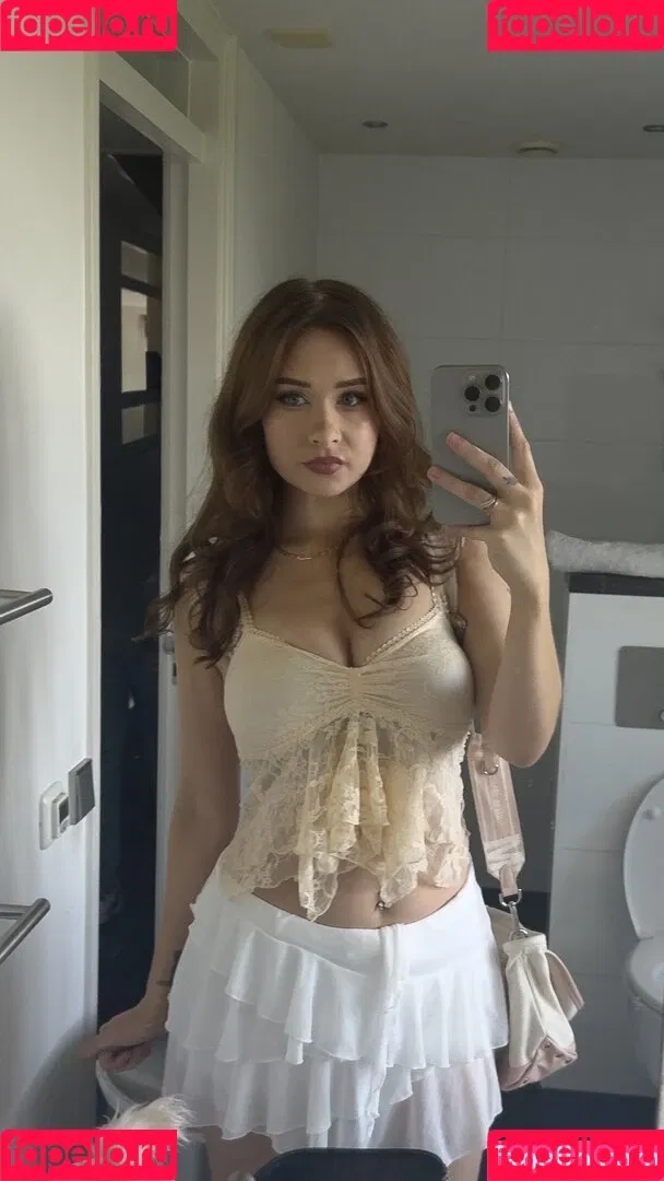 elina / yaboielina Onlyfans Photo Gallery 