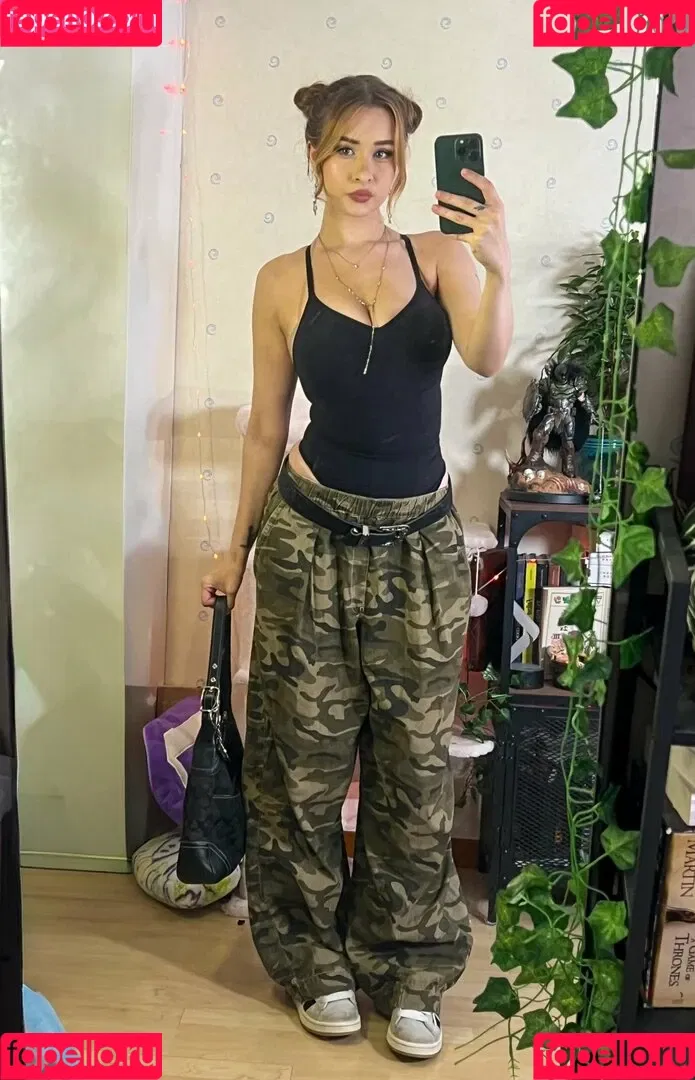 elina / yaboielina Onlyfans Photo Gallery 