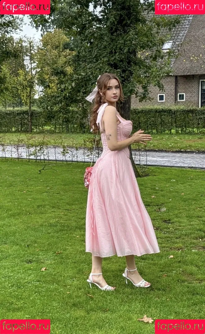 elina / yaboielina Onlyfans Photo Gallery 