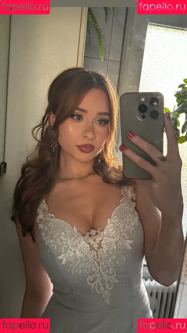 elina / yaboielina Onlyfans Photo Gallery 