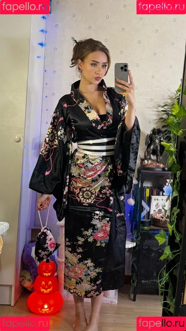 elina / yaboielina Onlyfans Photo Gallery 