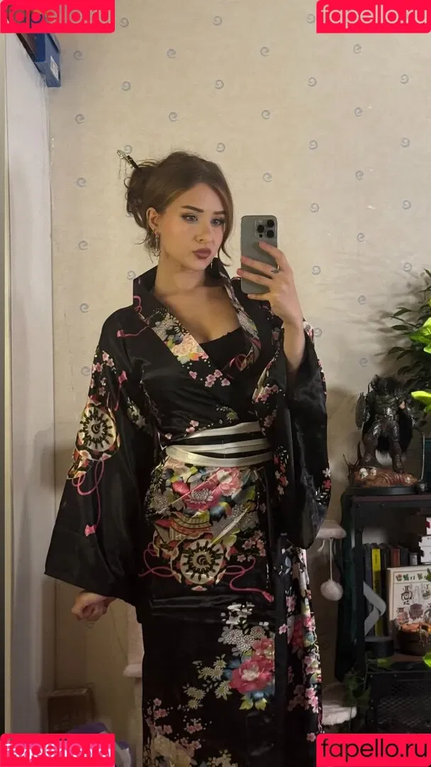 elina / yaboielina Onlyfans Photo Gallery 