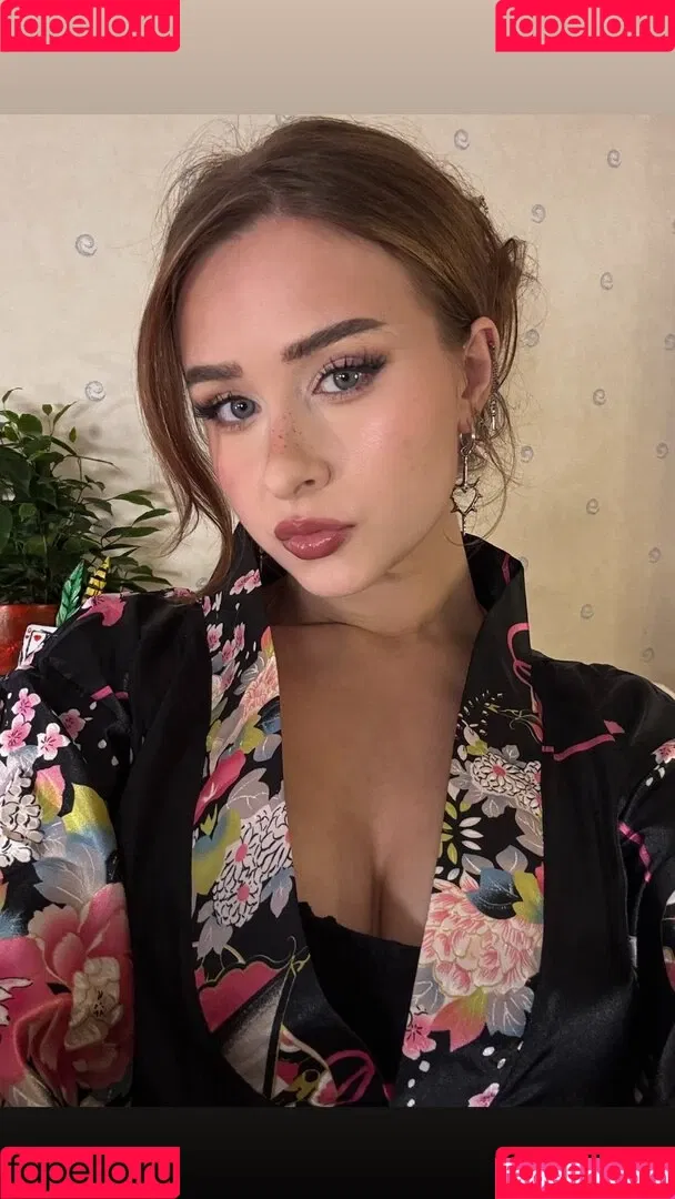 elina / yaboielina Onlyfans Photo Gallery 