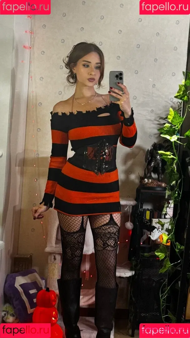 elina / yaboielina Onlyfans Photo Gallery 